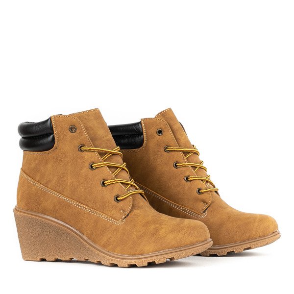 Brązowe botki na koturnie z czarną wstawką Marona 