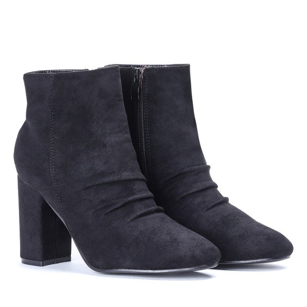 Czarne botki z marszczeniem na słupku Ruby