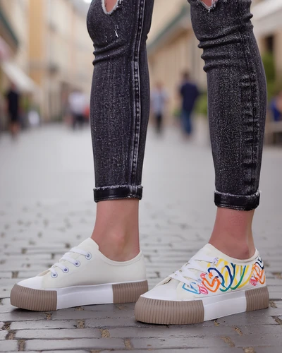 Royalfashion Trampki damskie z printem Sercess