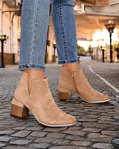 Jasnobrązowe damskie botki z wycięciami Geransa - Obuwie