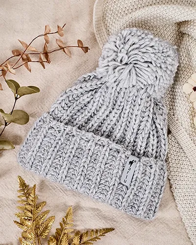 Royalfashion Damska dzianinowa czapka z pomponem
