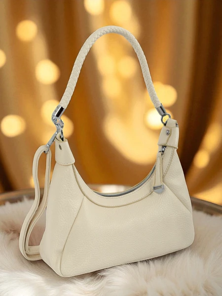 Royalfashion Маленька жіноча сумочка з екошкіри з декоративним ремінцем Lacquea