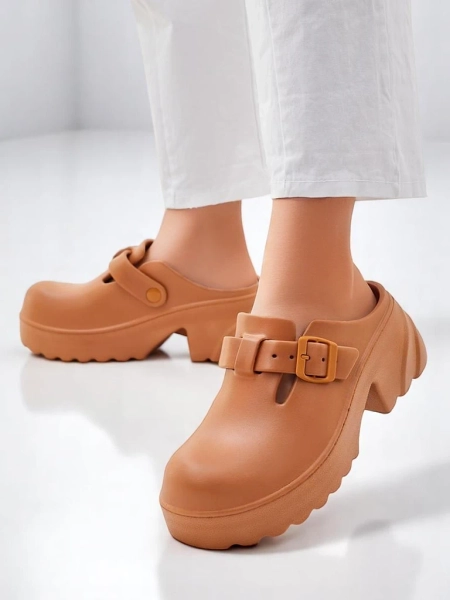 Royalfashion Damskie gumowe klapki na obcasie Voxones