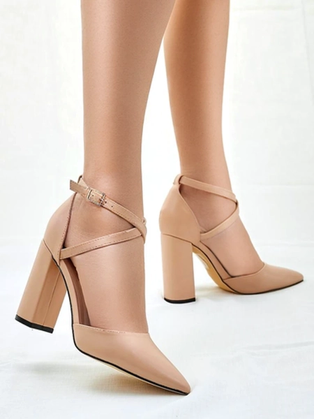 Royalfashion Damskie czółenka z krzyżowanymi paseczkami Eurolias