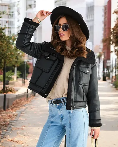 Royalfashion Damska kurtka eko skórzana z kożuszkiem w kolorze czarnym