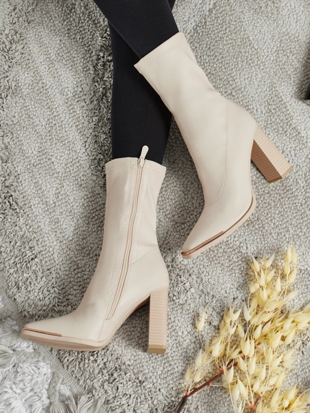 Жіночі ботильйони з екошкіри на підборах-стовпчику Morvella