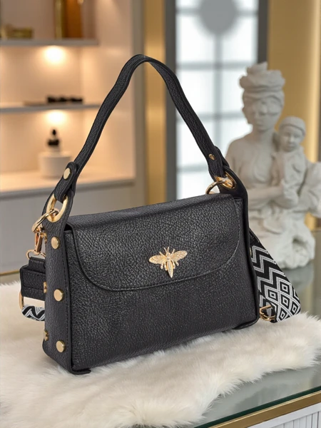 Czarna torebka damska Livia ze skóry ekologicznej z ozdobą w stylu Art Deco