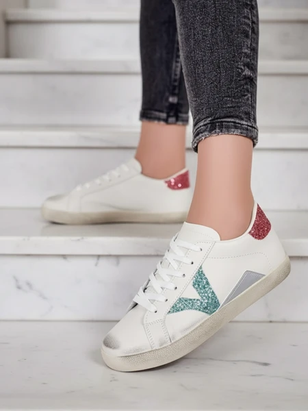 Royalfashion Sportowe sneakersy damskie z ozdobami Ginn