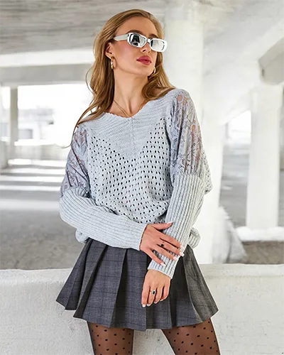 Royalfashion Ażurowy sweter damski z koronką