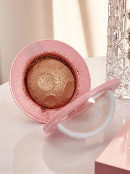 Rozświetlacz do twarzy Golden Petal