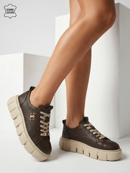 Sportowe sneakersy damskie ze skóry naturalnej Sacerr