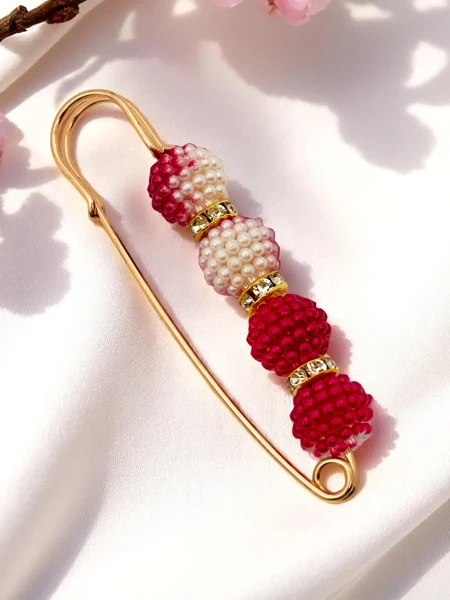 Ozdobna broszka damska z perełkami Four Pearls