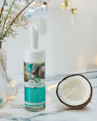 Oczyszczająca nawilżająca pianka do twarzy redukująca przebarwienia KOKOS ze szczoteczką