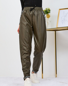 khaki || zielony