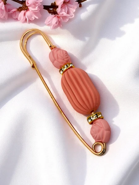 Ozdobna broszka damska z różyczkami Rose Charm