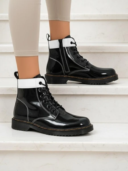 Жіночі ботильйони Perseida Nero з екологічної лакованої шкіри, на шнурівці