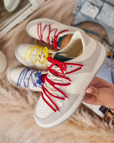 Royalfashion Biało - szare sportowe sneakersy damskie z czerwonymi sznurówkami Olierinc