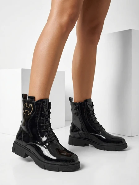 Lakierowane sznurowane botki damskie Kalen