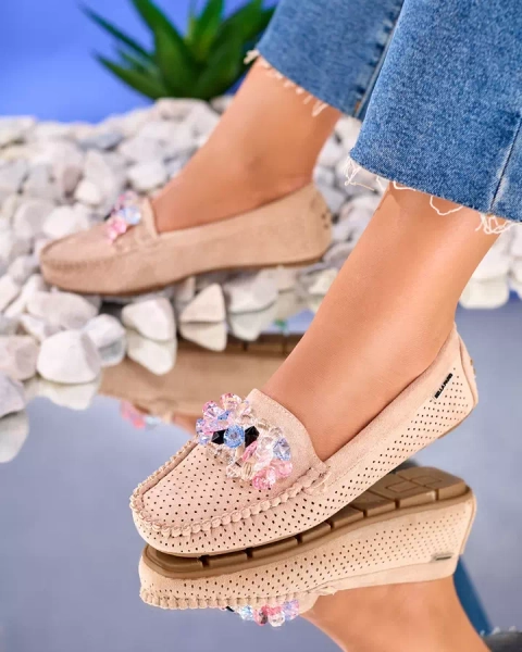 Royalfashion Ażurowe jasnobrązowe mokasyny damskie z ozdobnymi kryształkami Cizzas