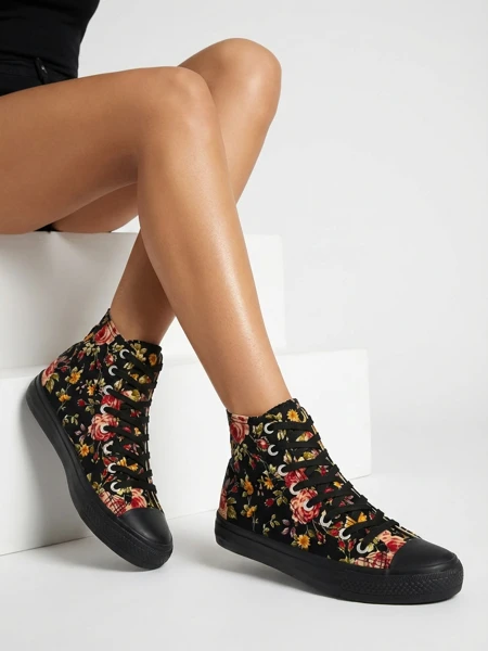 Royalfashion Wysokie czarne trampki damskie z printem w kwiaty Fahenna