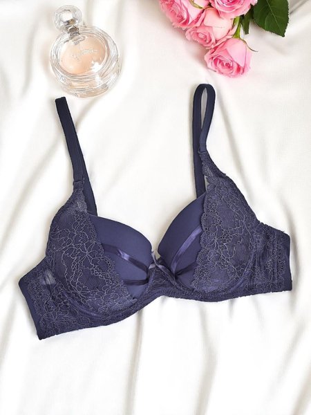 Royalfashion Жіночий бюстгальтер із поролоновими чашками з мереживом Bra Bella