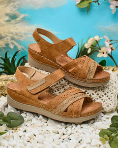 коричневий