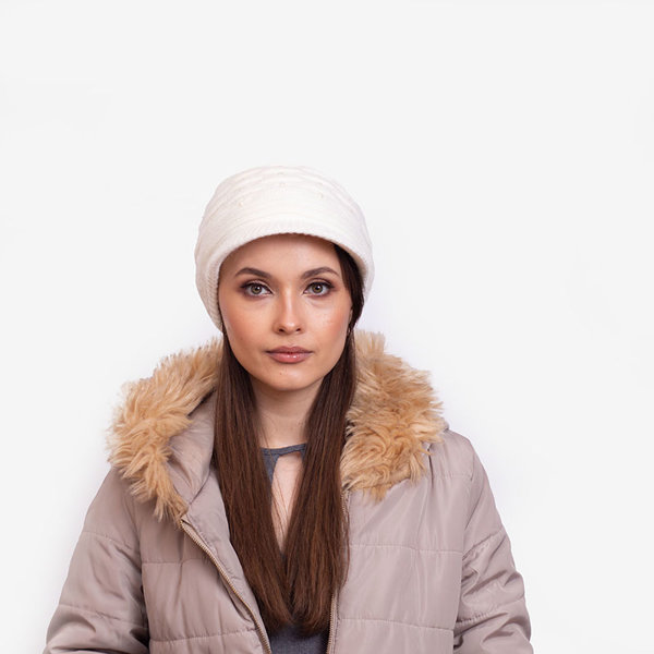 Biała damska ciepła czapka z perełkami - Akcesoria