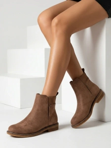 світло-коричневий