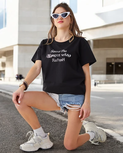 Royalfashion Bawełniany damski t-shirt Savour The Moment With Refresh