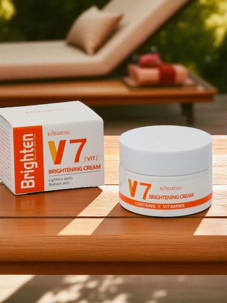 Rozświetlający krem do twarzy z kompleksem 7 witamin