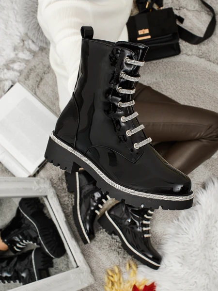 Lakierowane sznurowane botki damskie Fjorra