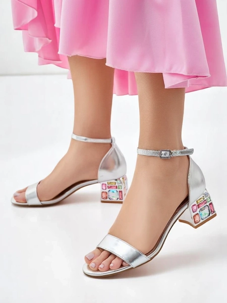 Royalfashion Damskie sandały z ozdobnym obcasem Ballou