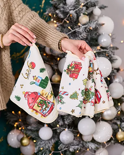 Royalfashion Świąteczny komplet 4 ściereczek kuchennych Merry Xmas