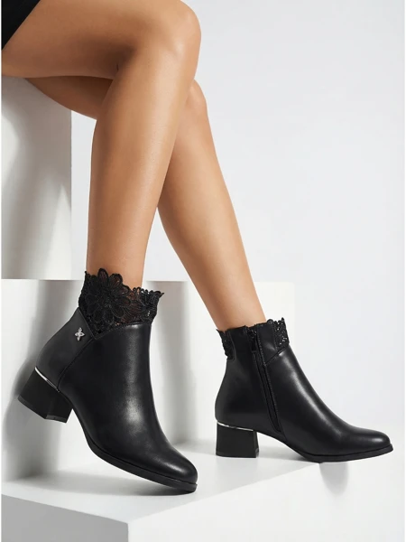 Botki damskie eko skórzane z koronką Velmi