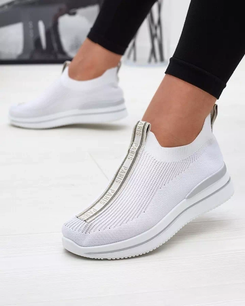 Royalfashion Wsuwane buty sportowe damskie z napisami w kolorze białym Cerppa
