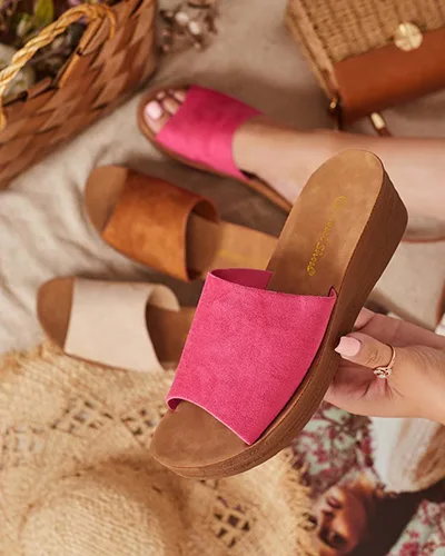 Royalfashion Damskie klapki na niskim koturnie Saffil