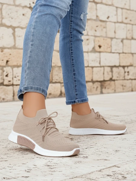 Damskie sneakersy Aristea jasny brązowy płaski obcas tkanina 3 cm