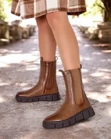 коричневий