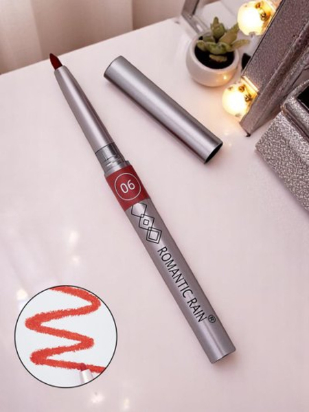 Kredka do ust w kolorze Strawberry Mousse