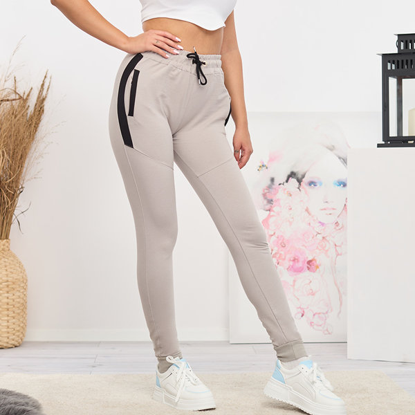 Жіночі спортивні штани світло-сірі зі вставками- Одяг