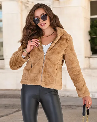 Royalfashion Jasnobrązowa kurtka damska z imitacji futra