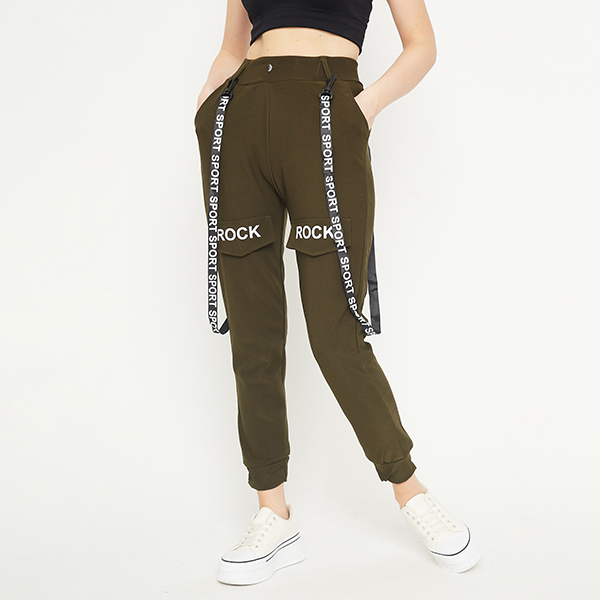 Royalfashion Ciemnozielone damskie materiałowe spodnie typu bojówki z szelkami