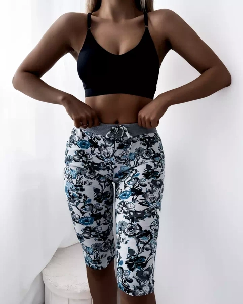 Royalfashion Wzorzyste spodenki damskie 3/4 w kolorze biało- turkusowym