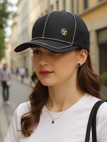 Royalfashion Czapka z daszkiem z cyrkoniami Sparkle Cap