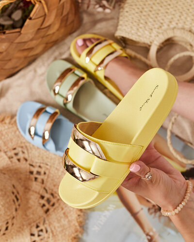 Royalfashion Żółte damskie klapki ze złotą ozdobą Serina