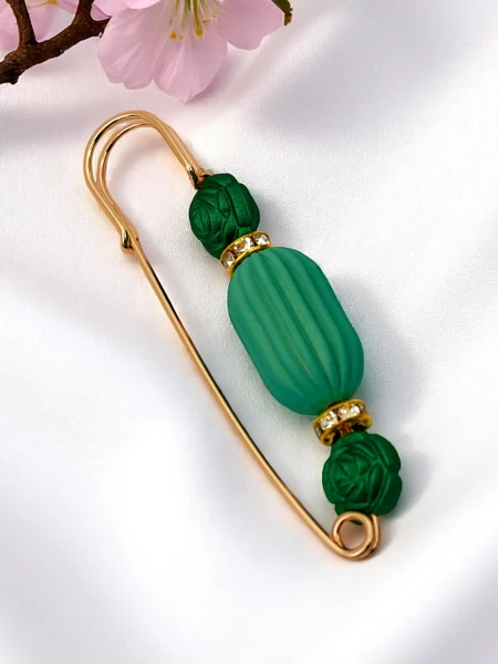 Ozdobna broszka damska z różyczkami Rose Charm