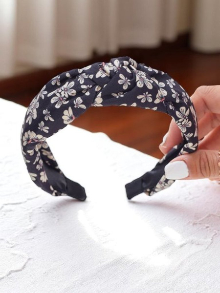 Royalfashion Opaska do włosów z pleceniem w kwiaty Florinda