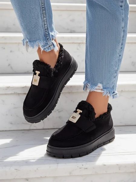 Czarne buty Kalliope z platformą i futerkiem
