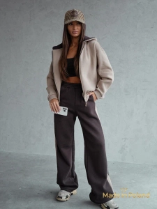 Темно-коричневий