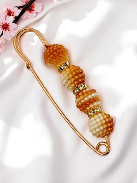 Ozdobna broszka damska z perełkami Four Pearls